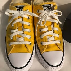 Converse Tennis Shoes